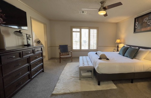 Olathe Casa | Luxury Private Home W/ SAUNA - 4BR / 3Ba / All inclusive
