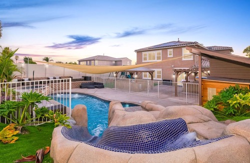 Mount Helix Casa | Luxury Private Oasis- 2 King Suites - Pool-Spa-Fire Pit-Sauna-Arcades-Playground