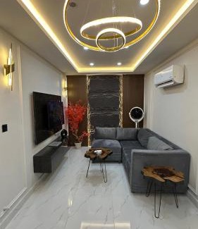 Bahria Town Apartamento | Luxury Private Top Floor Apartment in Heart of Bahria Town