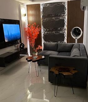 Bahria Town Apartamento | Luxury Private Top Floor Apartment in Heart of Bahria Town