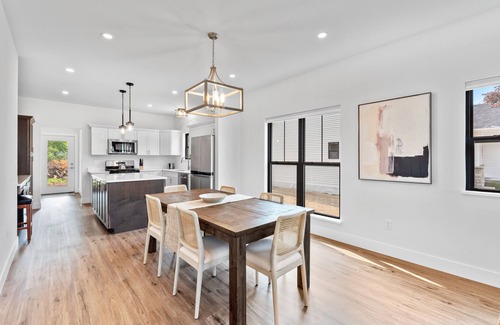 Lake Geneva Casa | Luxury Property-Walk to lake and downtown Lake Geneva. Pet Friendly, Sleeps 8