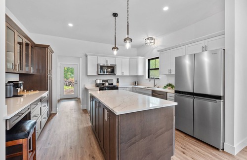Lake Geneva Casa | Luxury Property-Walk to lake and downtown Lake Geneva. Pet Friendly, Sleeps 8