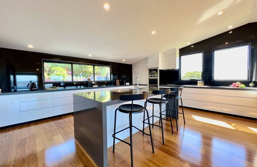 Sandy Bay Casa | Luxury Property With River & City Views in Hobart