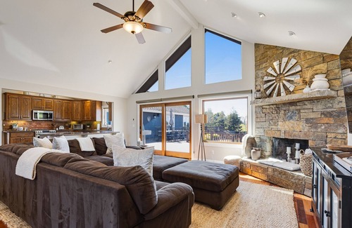 Petaluma Casa | Luxury property with private pool, hot tub, outdoor kitchen & tennis court
