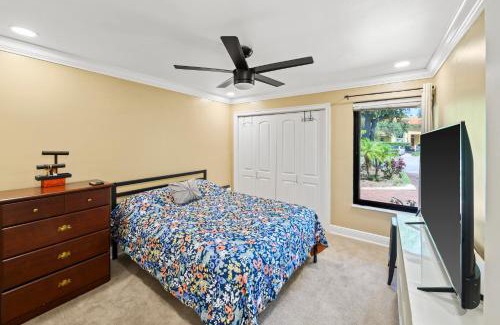 South Miami Casa | Luxury Queen Room, Walk to UM, Free Car Service!