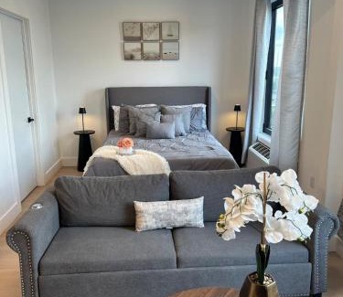 Elizabeth Apartamento | Luxury Queen Studio- Minutes To NYC, EWR & MetLife