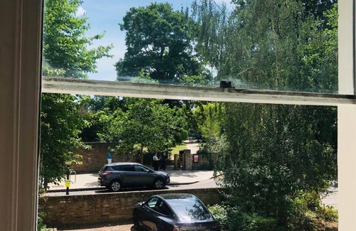 Ealing Apartamento | Luxury, Quiet, Central 1 bed apt, overlooking park, 5mins Ealing Stn Elzbth line
