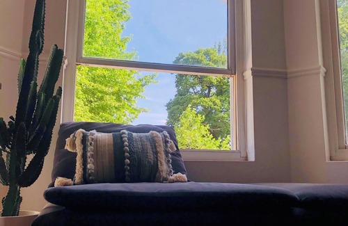 Ealing Apartamento | Luxury, Quiet, Central 1 bed apt, overlooking park, 5mins Ealing Stn Elzbth line