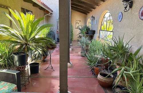Sunrise Manor Casa | Luxury Quite Villa | 4BD 3BA | Sleeps 12 | Pool