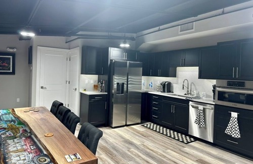 Highland Apartamento | Luxury Racing Garage…make Sebring your play ground.