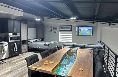 Highland Apartamento | Luxury Racing Garage…make Sebring your play ground.