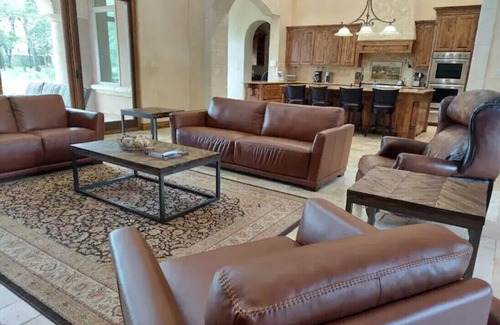 Smithville Complejo | Luxury Ranch Retreat with Pool, Hike & Bike Trails & Golf-Close to COTA & Austin