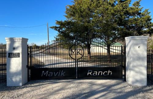 Weston Casa | Luxury Ranch Retreat With Swimming Pool