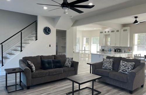 Weston Casa | Luxury Ranch Retreat With Swimming Pool