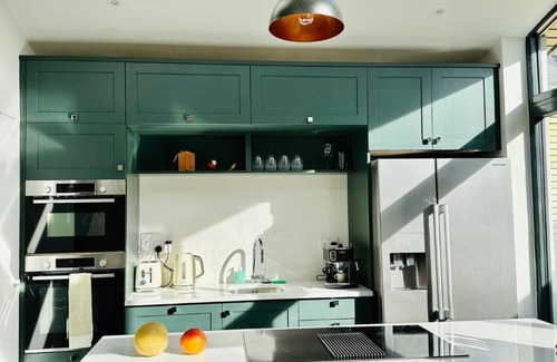 Portobello Casa | 💚💚Luxury Redbrick Townhouse, Best area of Dublin city, Parking, Laundry, Patio