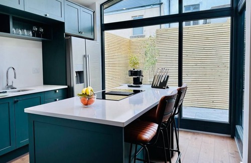 Portobello Casa | 💚💚Luxury Redbrick Townhouse, Best area of Dublin city, Parking, Laundry, Patio