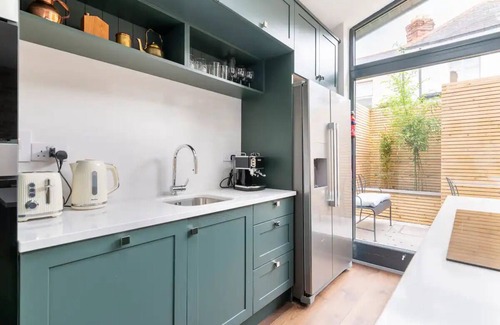 Portobello Casa | 💚💚Luxury Redbrick Townhouse, Best area of Dublin city, Parking, Laundry, Patio