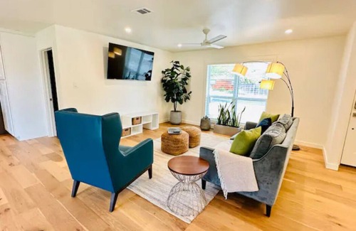 North Austin Civic Association Casa | Luxury Rennovated 4BR in ATX 10 min from Domain & DT