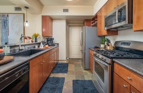Valencia Condominio | Luxury Resort Condo by Six Flags Magic Mountain
