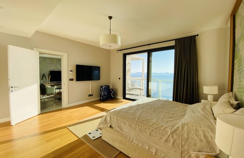 Koyunbaba Casa | Luxury Resort Home w/ Sea and Sunset View in Gümüslük