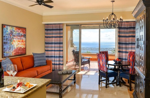 Sunset Beach Complejo | Luxury Resort Junior suite on the beach, with 6 outdoor swimming pools