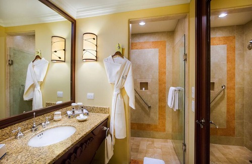 Sunset Beach Complejo | Luxury Resort Junior suite on the beach, with 6 outdoor swimming pools