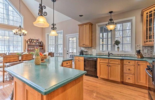 Gouldsboro Casa | Luxury Retreat 5 Star Location Hot Tub, Waterparks, Casino, Kayak, Ski Resorts