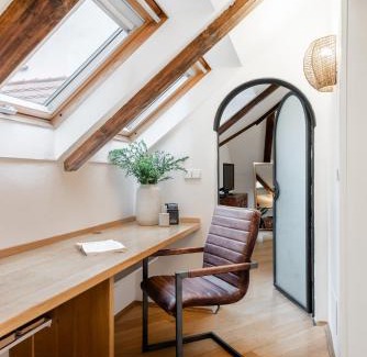 Prague 1 Apartamento | Luxury Retreat by Charles Bridge