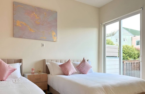 Visitacion Valley Casa | Luxury Retreat: Cinema, Gym, BBQ