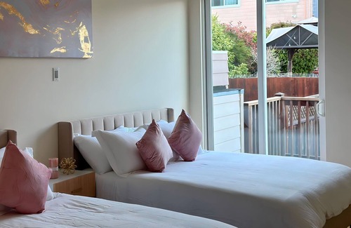 Visitacion Valley Casa | Luxury Retreat: Cinema, Gym, BBQ
