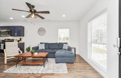 MacGregor Casa | Luxury Retreat close to all major locations-Sleeps 20-Pergola-Private Parking