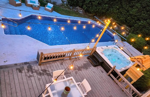 Cummaquid Casa | Luxury retreat, in-ground huge pool, 10-person hot tub, outdoor shower, fire pit