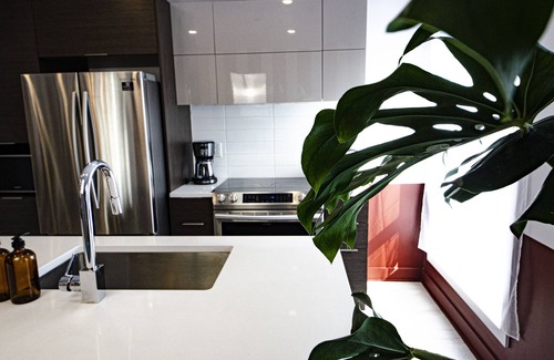 Cote-Des-Neiges—Notre-Dame-De-Grace Condominio | Luxury retreat*king+queen beds*gym 24/7*parking* your top choice