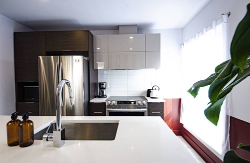 Cote-Des-Neiges—Notre-Dame-De-Grace Condominio | Luxury retreat*king+queen beds*gym 24/7*parking* your top choice