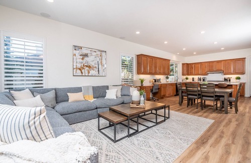 Felicita Casa | Luxury Retreat-Pool/HotTub/Game Room/Putting Green