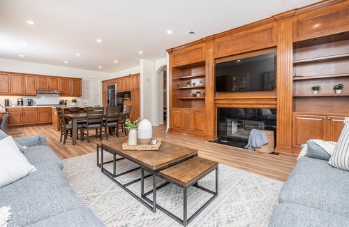 Felicita Casa | Luxury Retreat-Pool/HotTub/Game Room/Putting Green