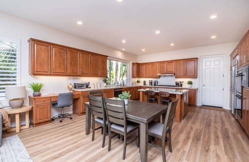 Felicita Casa | Luxury Retreat-Pool/HotTub/Game Room/Putting Green