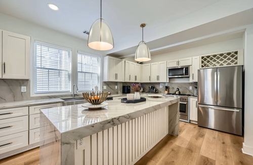 Old Fourth Ward Casa | Corporate Stays Welcome, Modern Luxury Home Near Restaurants and Shopping