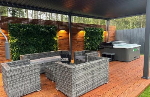 Aldborough Apartamento | Luxury Retreat with Private Hot Tub