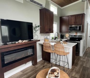 Knox County Casa | Luxury Riverfront Tiny House- AMAZING VIEWS- #111