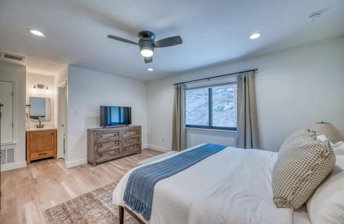 Canyon Lake Casa | Luxury Riverfront Villa with Firepit & Gameroom!