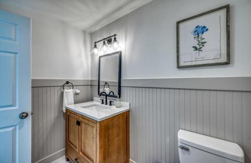 Canyon Lake Casa | Luxury Riverfront Villa with Firepit & Gameroom!