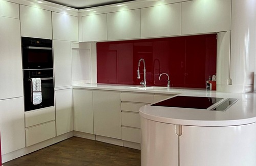 St. Mary's Park Apartamento | Luxury riverside apartment in Battersea. Balcony/ Private secure parking