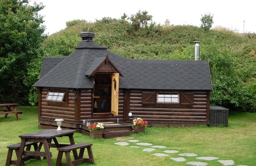 Llandudno Cabina | Luxury romantic escape just for two with stunning views, BBQ Hut and Hot tub
