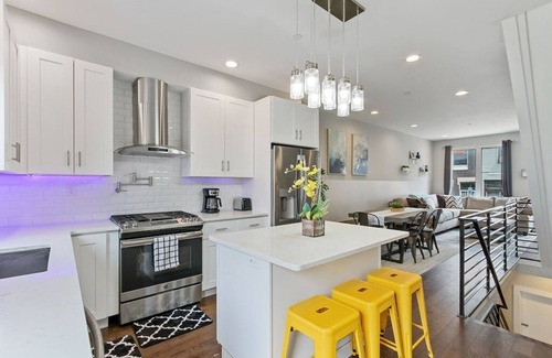 Point Breeze Casa | Luxury Roofdeck Retreat 4-bdrm Near Penn Chop