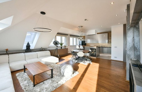 Prague 2 Apartamento | Luxury rooftop apartment with fantastic views! 3-Bedrooms, central Prague