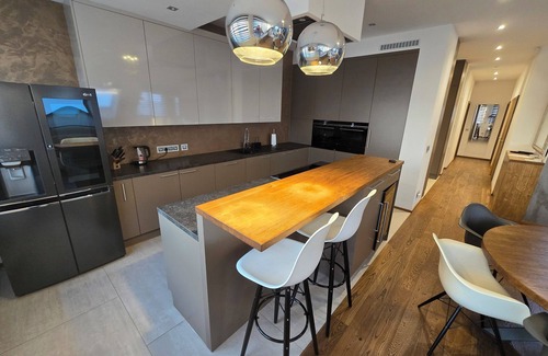 Prague 2 Apartamento | Luxury rooftop apartment with fantastic views! 3-Bedrooms, central Prague