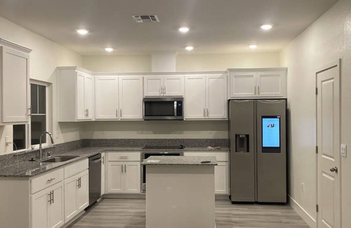 Hayward Casa | Luxury room in a brand new house