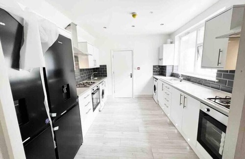 Harlesden Casa | Luxury room in centrally located apartment