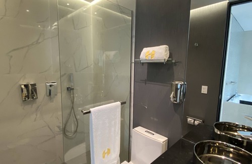 El Poblado Hotel | Habitación de lujo con jacuzzi y vista increíble